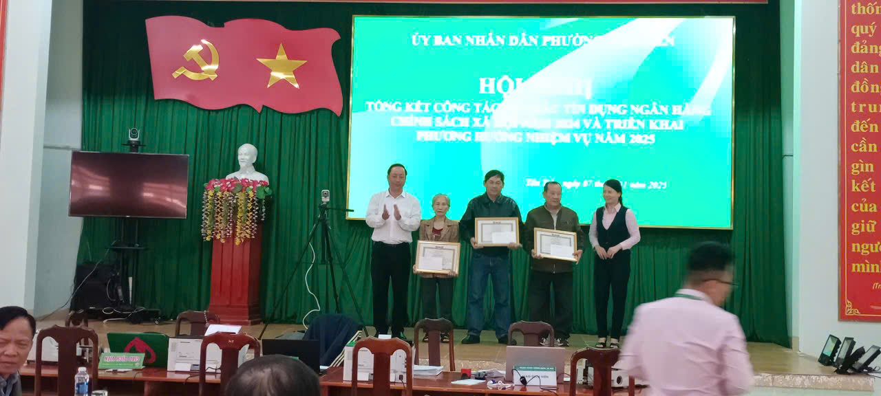 UBND phường Tân Tiến tổ chức Hội nghị tổng kết công tác ủy thác tín dụng Ngân hàng chính sách xã hội năm 2024 và triển khai phương hướng nhiệm vụ năm 2025